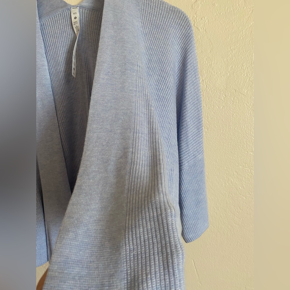 Lululemon Boxy Cashlu Knit Wrap - Picture 3 of 11